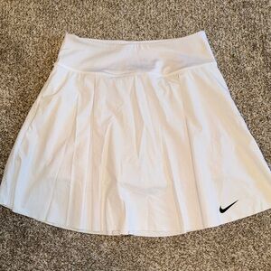 Nike Women's 15” Dri-FIT mid-rise flouncy golf skirt